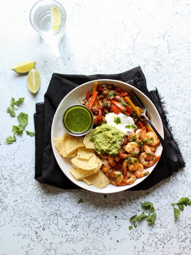 Shrimp Fajita Bowls & Green Chili Chimichurri Sauce Bessie Bakes