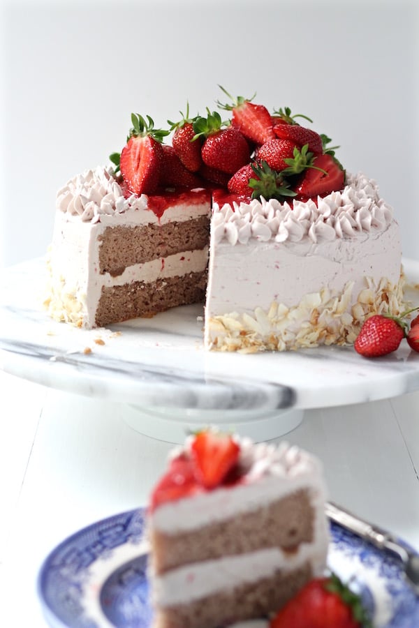 strawberry cake sliced 1