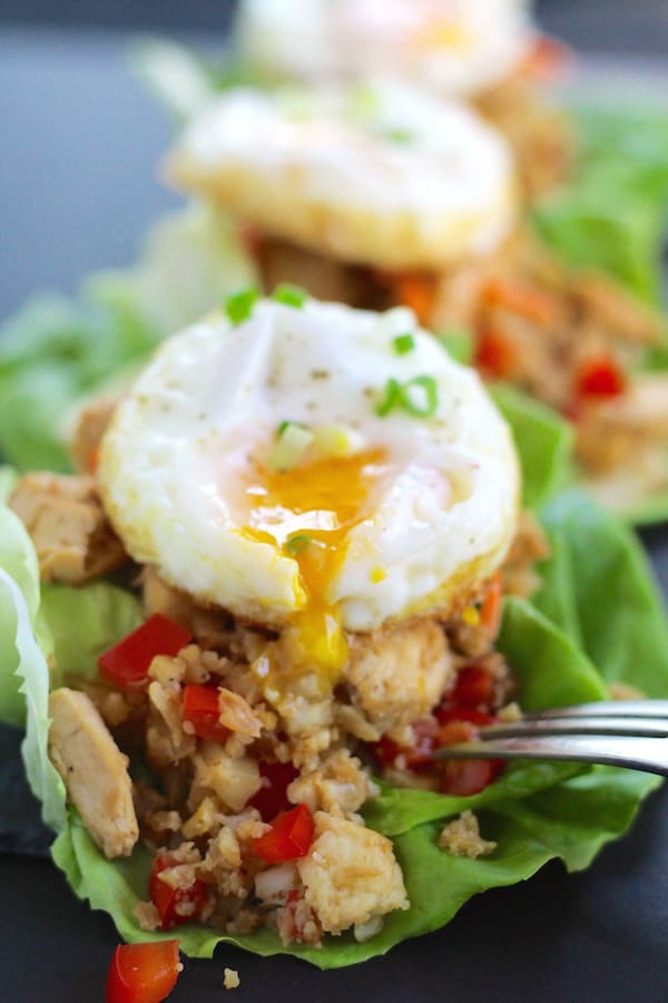 low-carb-chicken-cauliflower-lettuce-fried-egg-yolk