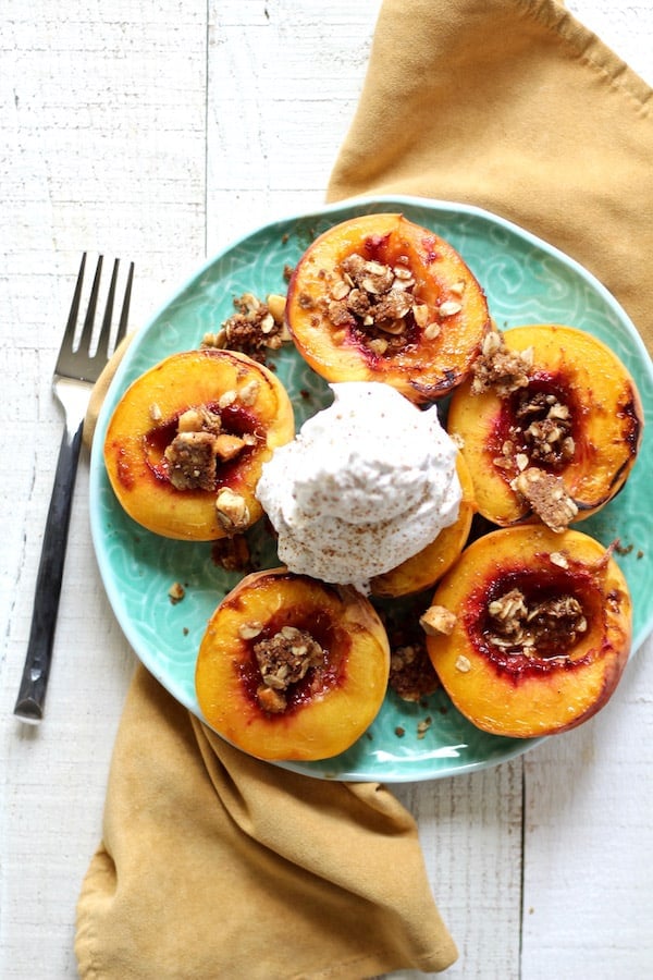 Vegan peaches and coconut cream topped with a coconut oil macadamia nut crumble! 