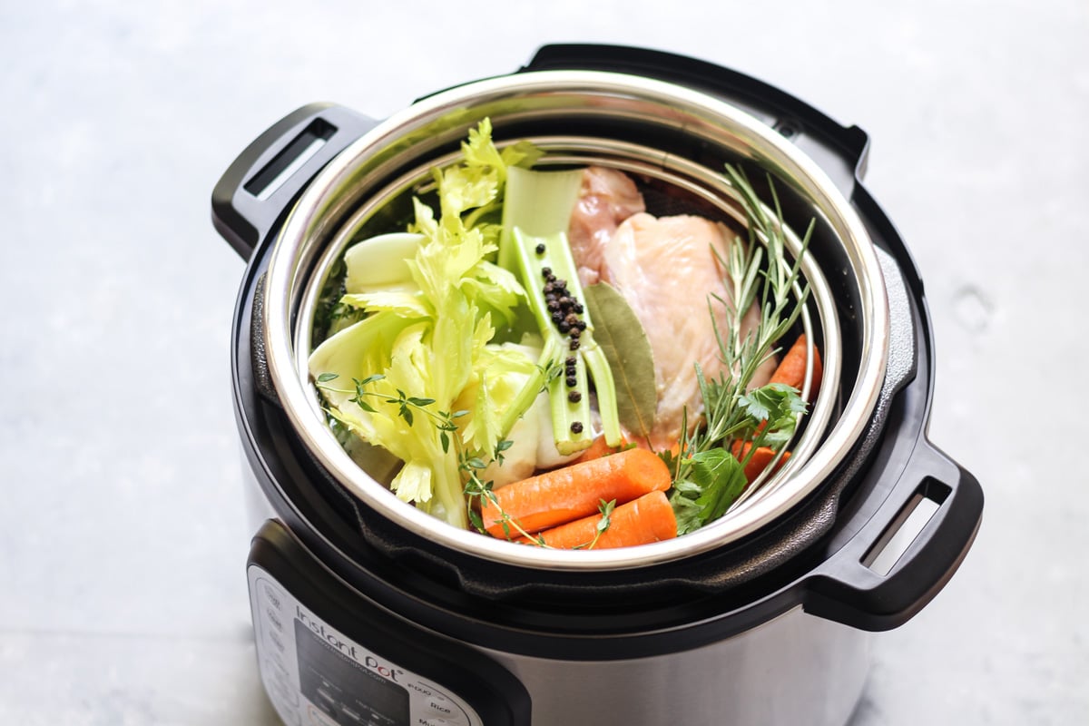 https://www.bessiebakes.com/wp-content/uploads/2020/03/chicken-broth-ingredients-instant-pot-1.jpg