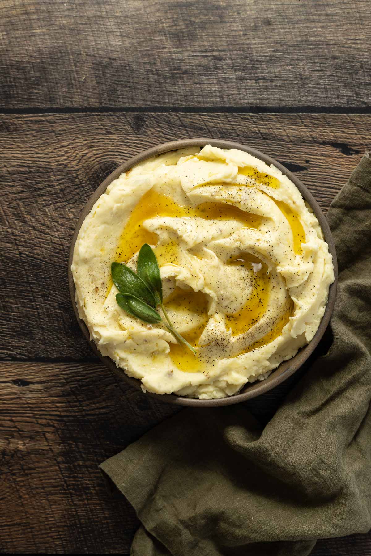 Créme fraîche mashed potatoes in a bowl