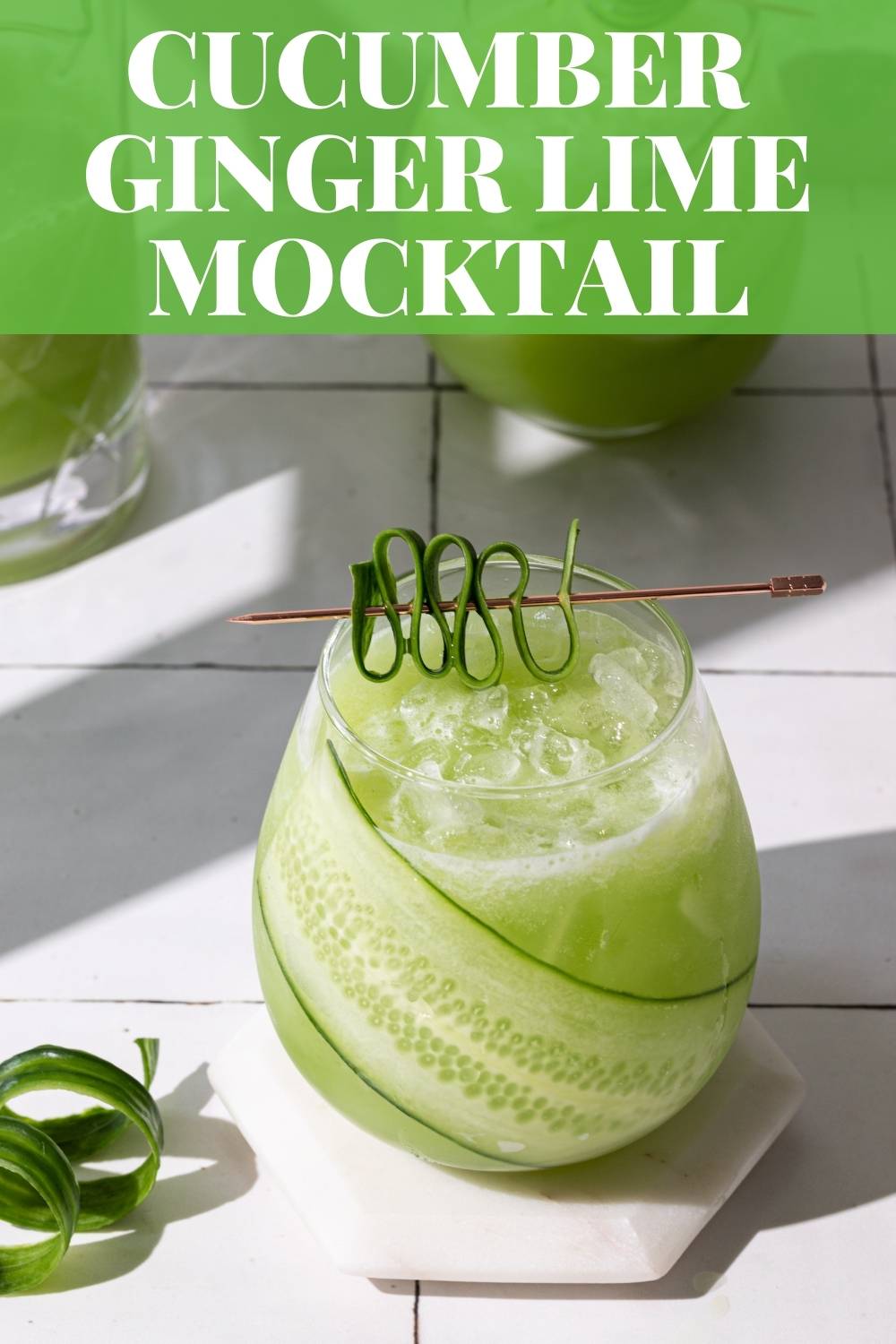 Try this refreshing and delicious Cucumber Ginger Mocktail with easy ways to make cucumber garnishes too! via @bessiebakes