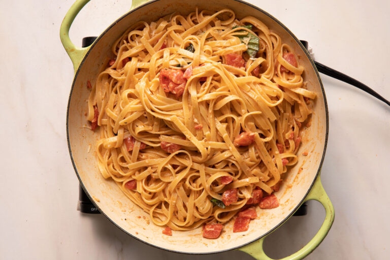Easy Creamy Tomato & Bacon Pasta Bessie Bakes