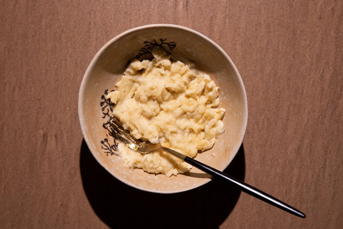 Mashed bananas in a bowl